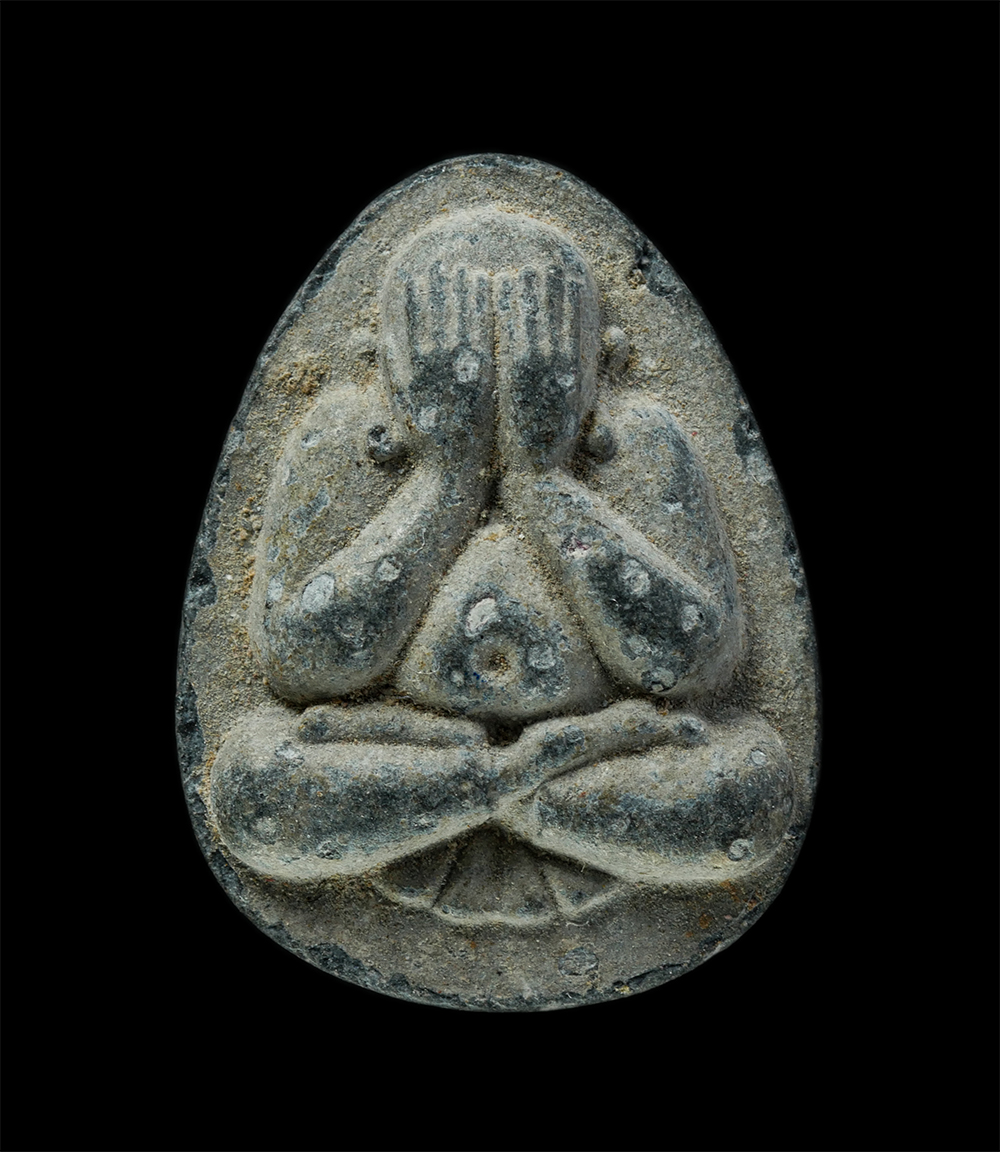 22Nov24 (40)p.jpg - พระปิดตาหลังพญาเต่าเรือน หลวงพ่ออุไร สำนักวิปัสสนาสุวรรณคูหา(ถ้ำหม้อ) อ.ดอยเต่า จ.เชียงใหม่ ปี2535 เนื้อผงพุทธคุณ ผงว่าน ใบลาน พระเก่าสวย มวลสารดี น่า [..] | https://kamulet.in.th